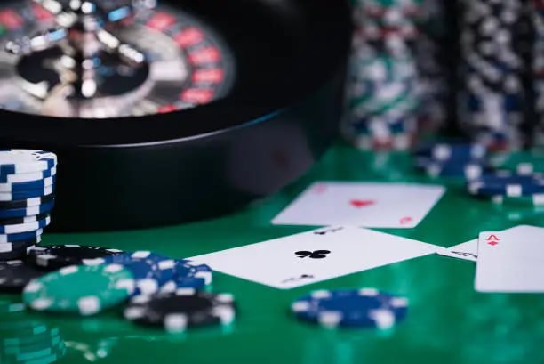 Antarmuka aplikasi mobile birototo menampilkan permainan slot dan menu navigasi